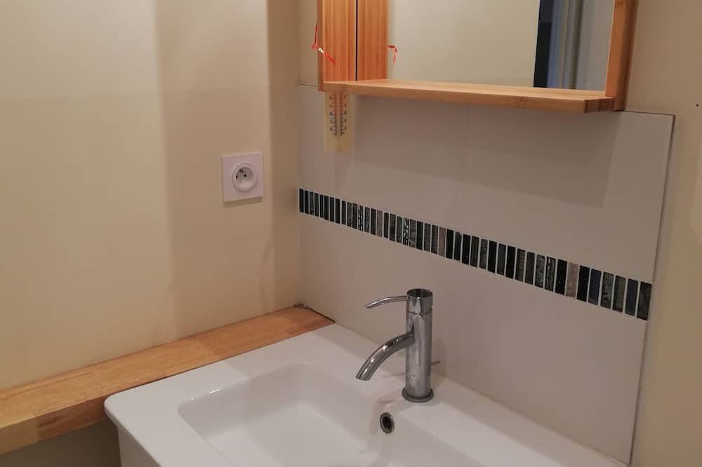 Appartement entier, Studio au sein d'une ferme Bio in Nyons, Région de nyons