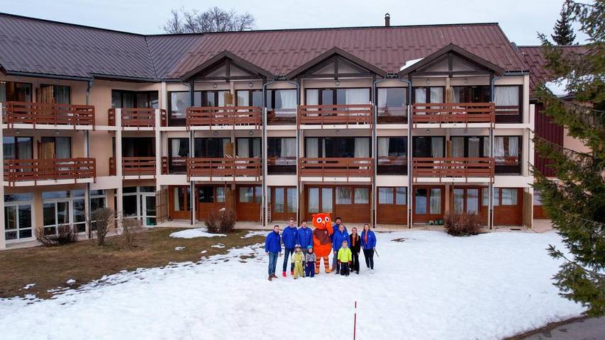 Parc de vacances pour 4 personnes, avec piscine ainsi que jardin et terrasse dans le Jura - 3
