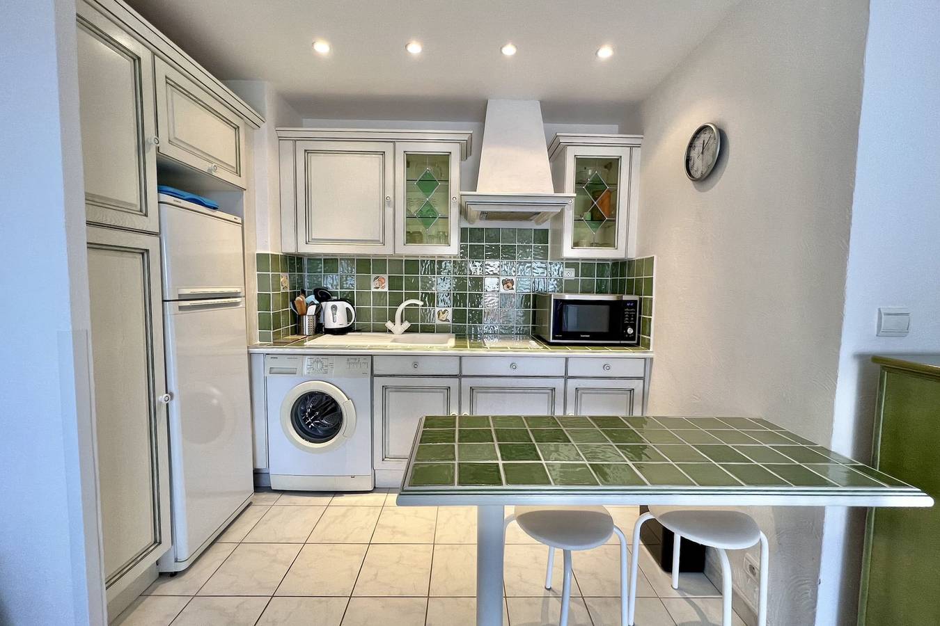 Entire studio, Bright studio with terrace and sea view in Cannes, Cannes region