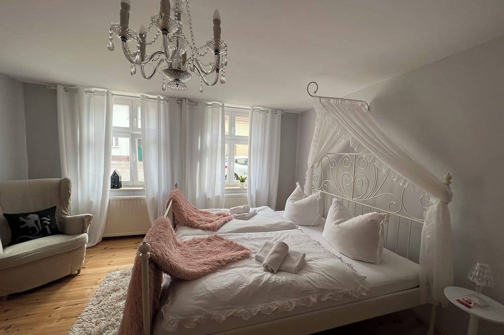 Appartement entier, Romantische Ferienwohnung im Herzen von Rheinsberg in See und Schloss Nähe in Rheinsberger See, Rheinsberg