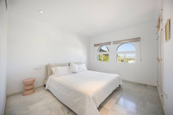 Isla Verde 8: Garden Room in a Relaxing Cadiz Villa in Playa Montijo (Chipiona), Chipiona