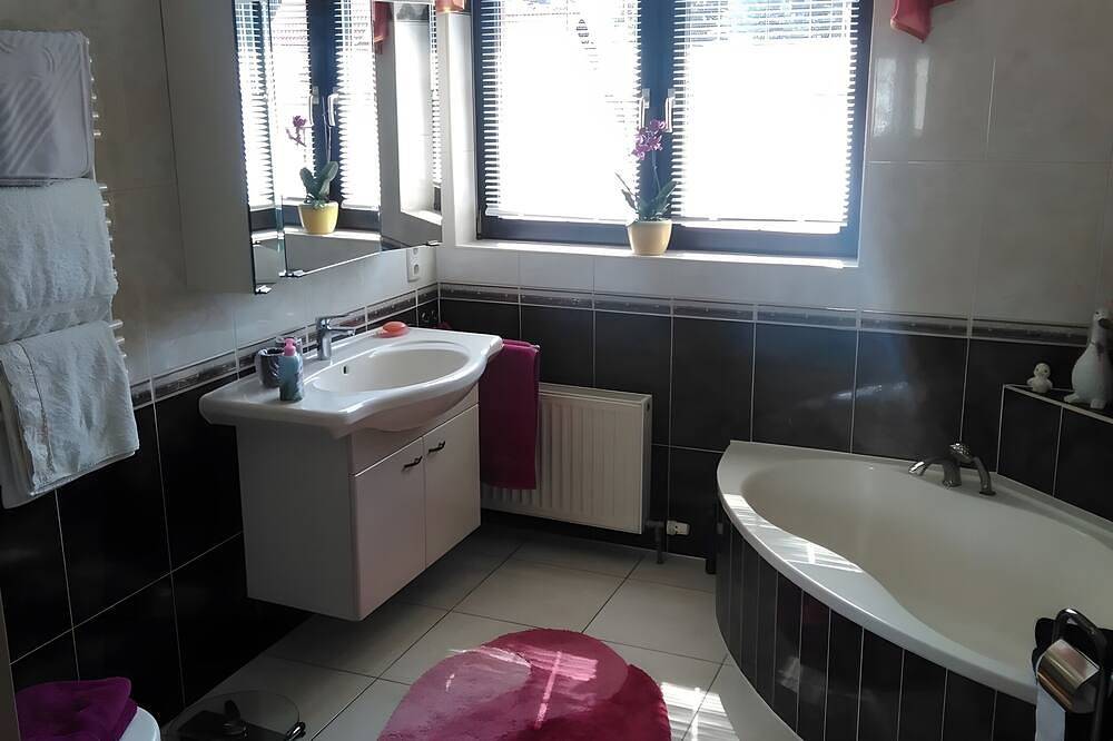 Ganze Wohnung, Ferienwohnung Haus Göhrenz mit Balkon und Wlan in Markranstädt, Kulkwitzer See
