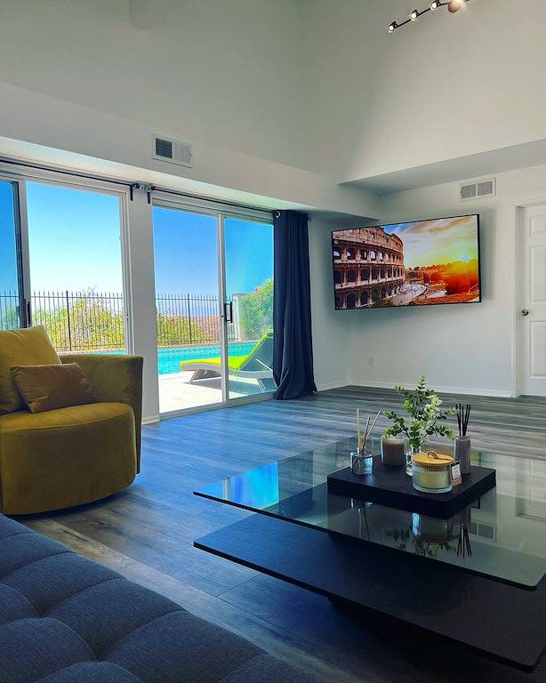 Villa for 12 Guests in Santa Clarita, Southern California