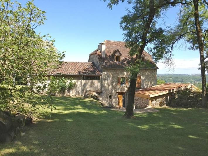 Gîte pour 2 personnes, avec Balcon et Jacuzzi ainsi que Terrasse et Jardin