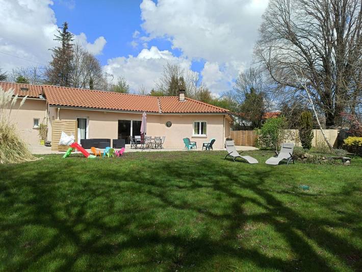 Gîte pour 8 personnes, avec terrasse et jardin
