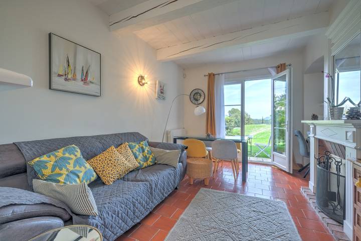 Gîte pour 2 personnes, avec jardin ainsi que vue et terrasse à La Motte - 2