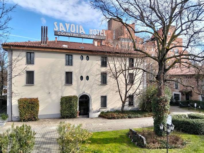 Hôtel pour 4 personnes, avec jardin et piscine, animaux acceptés