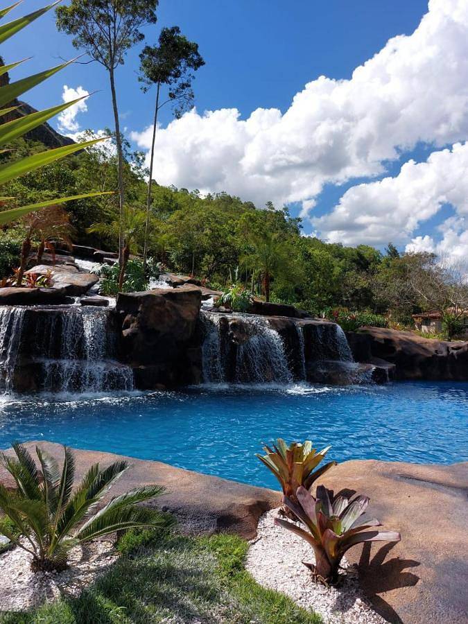 Pousadas para 2 pessoas, com jacuzzi e piscina e ainda jardim and piscina infantil em Capitólio