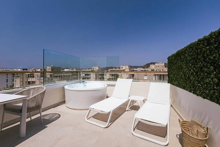 Vakantieappartement voor 2 personen, with uitzicht and terras as well as zwembad op Ibiza