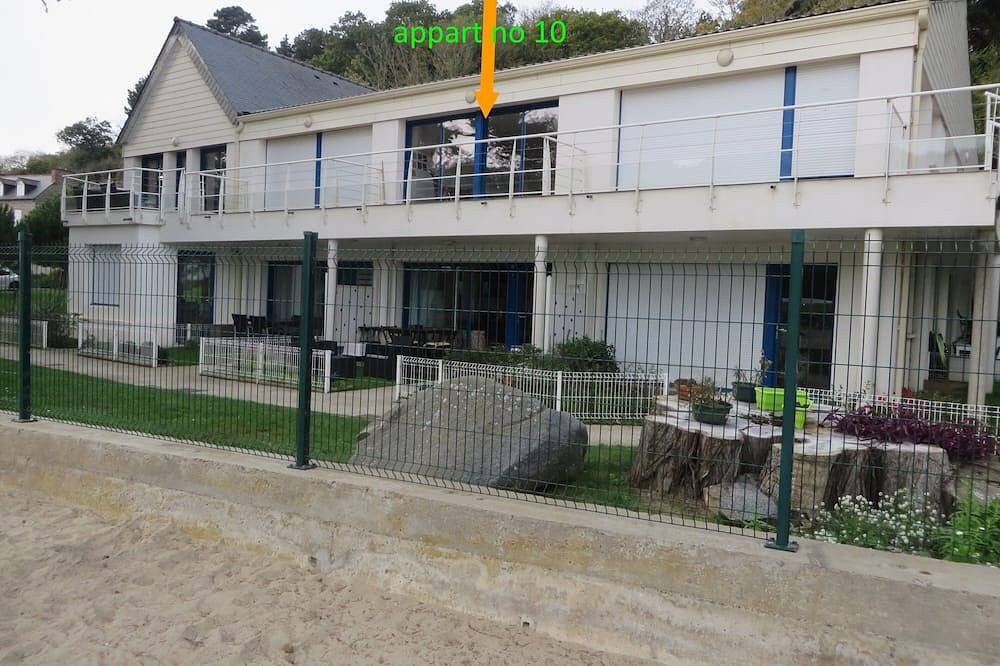 Appartement entier, Vacances face à la mer, pieds dans l'eau. in Étables-sur-Mer, Côte de Goëlo