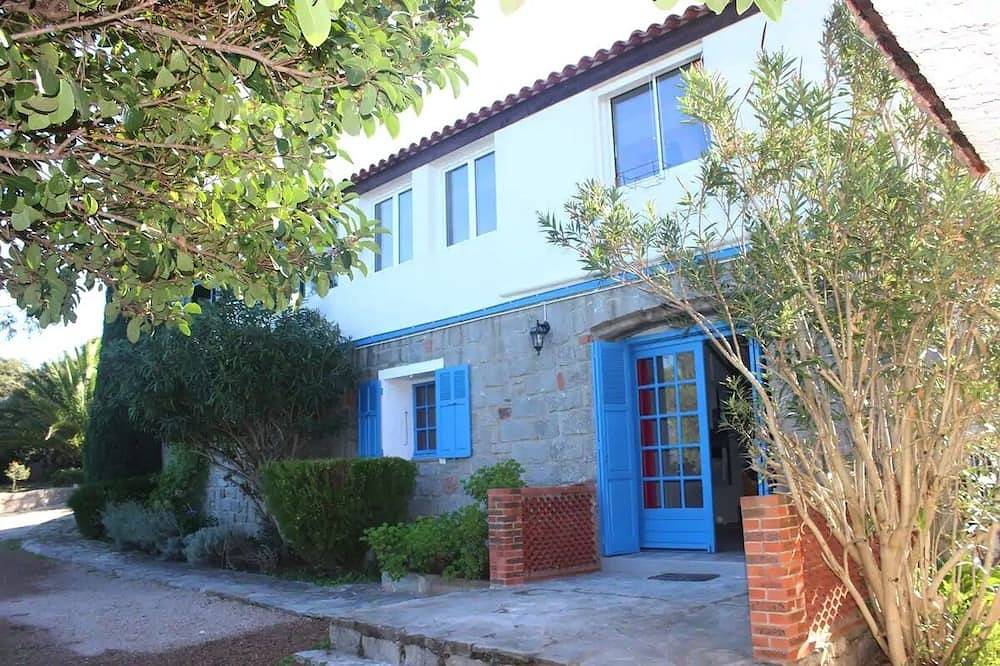 Apartamento entero, South Corsica apartment with swimming pool, near the beaches in Figari, Distrito de Sartène