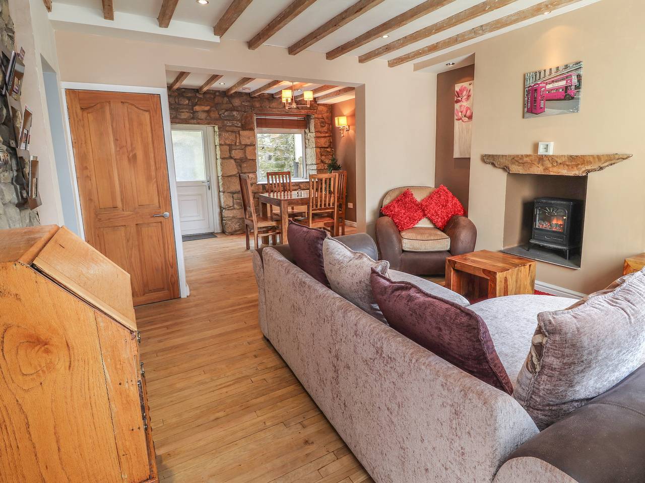 27 Green Road in Wrexham region