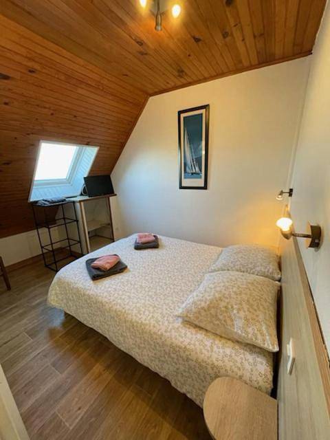 Double Room with Private Bathroom in Ouessant, Région de Brest