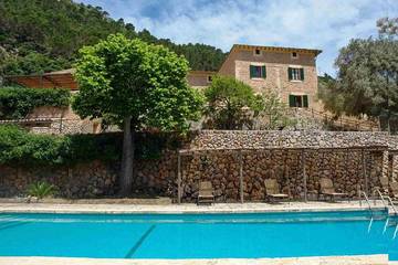 Finca für 16 Personen, mit Terrasse und Garten in Bunyola