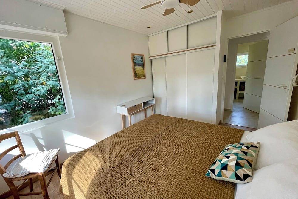 Completely newly renovated wonderful house directly on the lake with a wonderful lake view in Lac de Lacanau, Lacanau