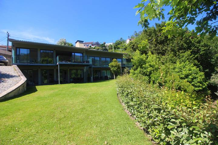 Gîte pour 4 personnes, avec jardin ainsi que terrasse et vue sur le lac dans Gerês - 3