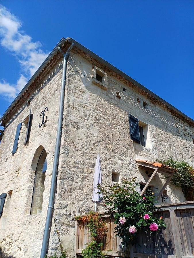 Location de vacances pour 2 personnes, avec jardin ainsi que vue et vue sur le lac dans Saint-Paul-Flaugnac