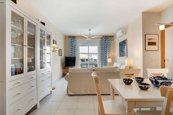 Appartement entier, Appartement 'Vues sur la Fontanilla Familles Uniquement' avec Terrasse, Wi-Fi et Climatisation in Playa de los Bateles (Conil de la Frontera), Conil de la Frontera