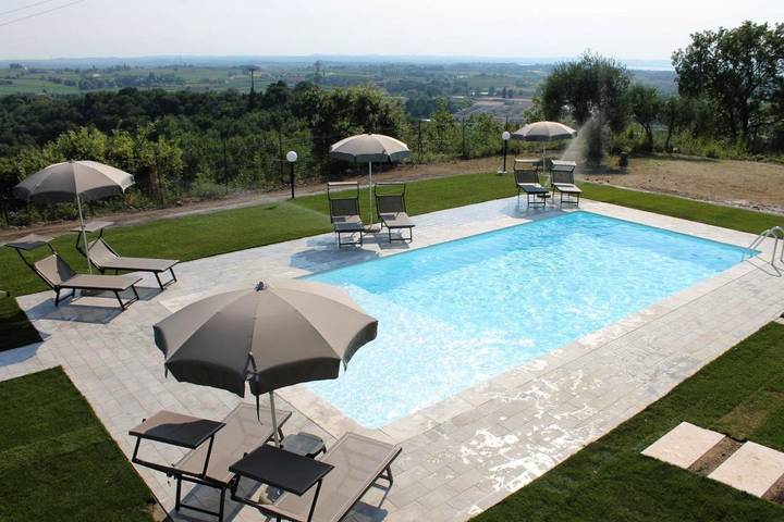 Appartamento per 5 persone, con Balcone e Terrazza nonché Giardino e Piscina a Pastrengo