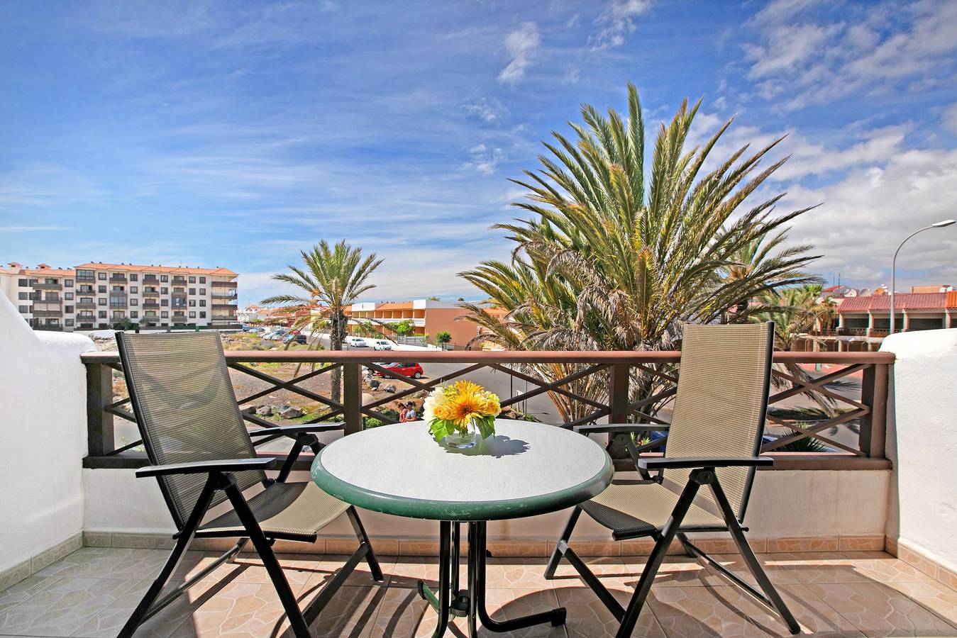 Ganze Wohnung, Ferienwohnung 'Amarilla Bay' mit Meerblick, Gemeinschaftspool und Wlan in Costa del Silencio, Arona