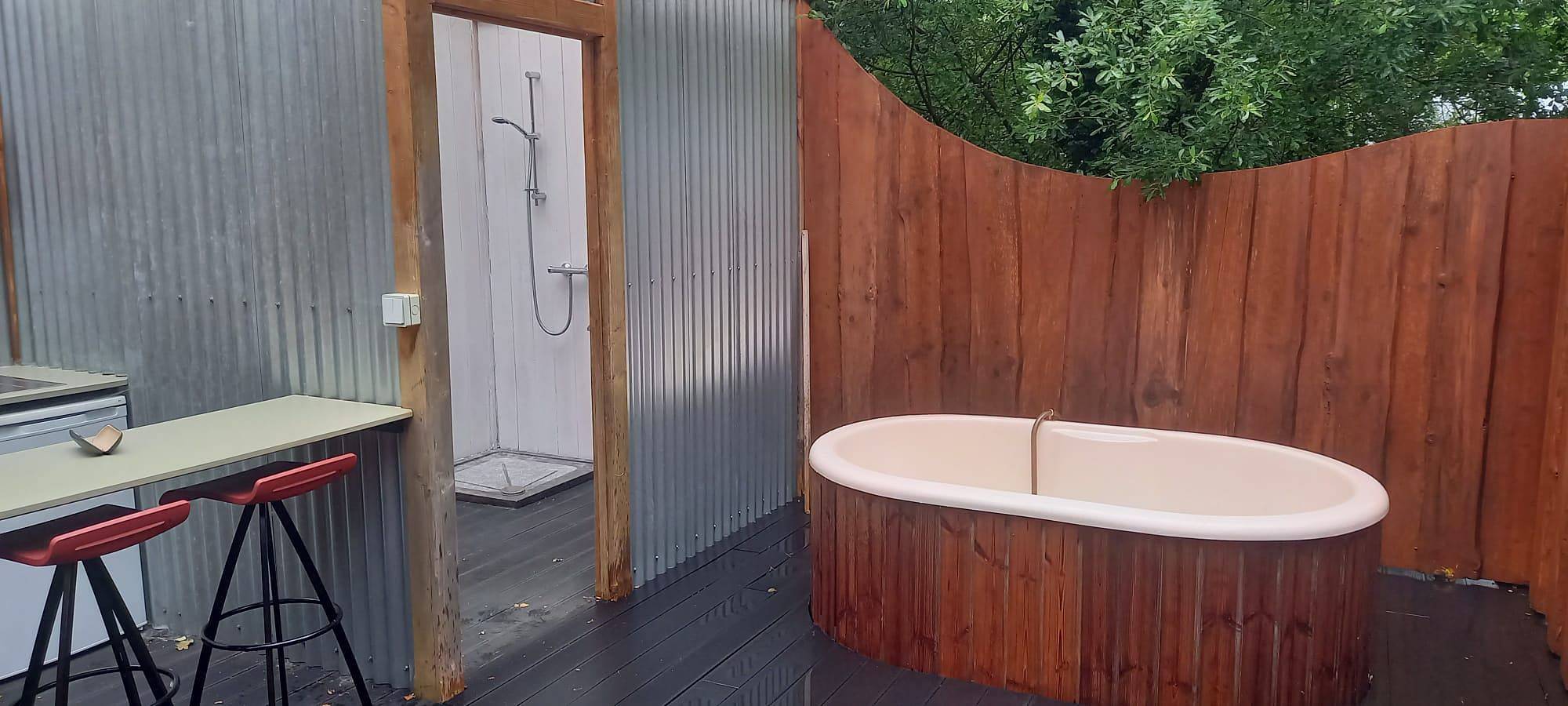 Unique Retreat, Sleeps 2 with Hot Tub & Pets Ok in Glenagarriff, County Cork