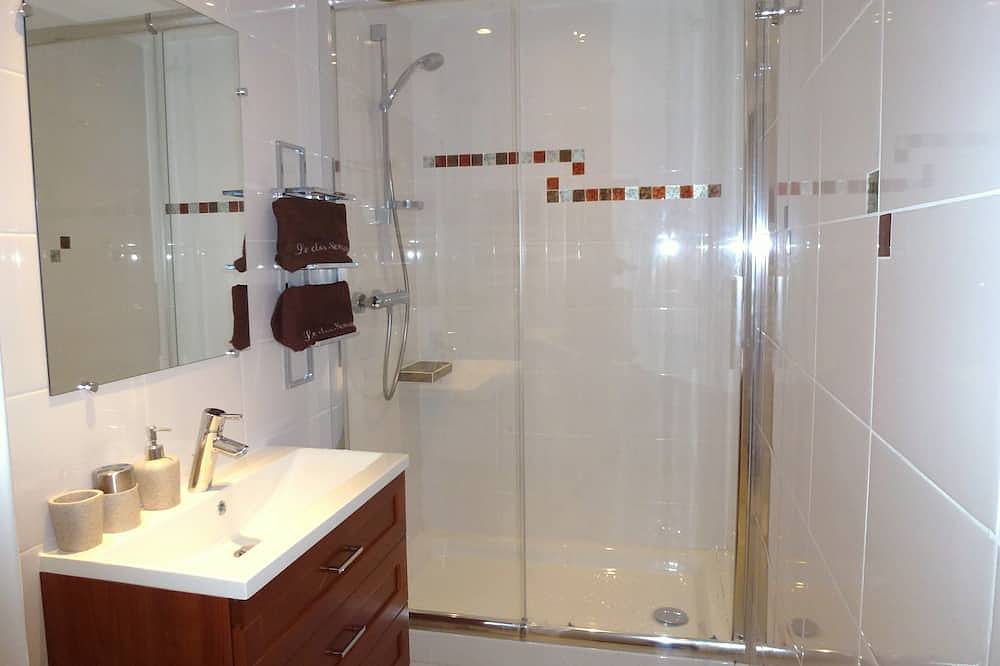 Appartement entier, Plein Coeur Vieille Ville Annecy, place du Château, 41 m2, jardin privatif in Annecy, Annecy (commune)