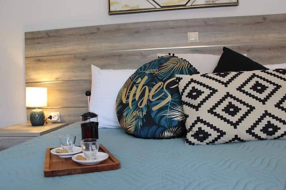 Seadream Beachfront Villa with sea view and jacuzzi in Almyrida, Vámos