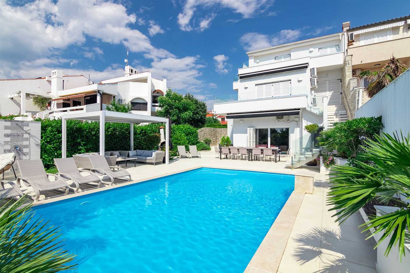 6Bd Villa for 12 with Heated Pool, Jacuzzi, First Row to the Sea in Punat, Krk