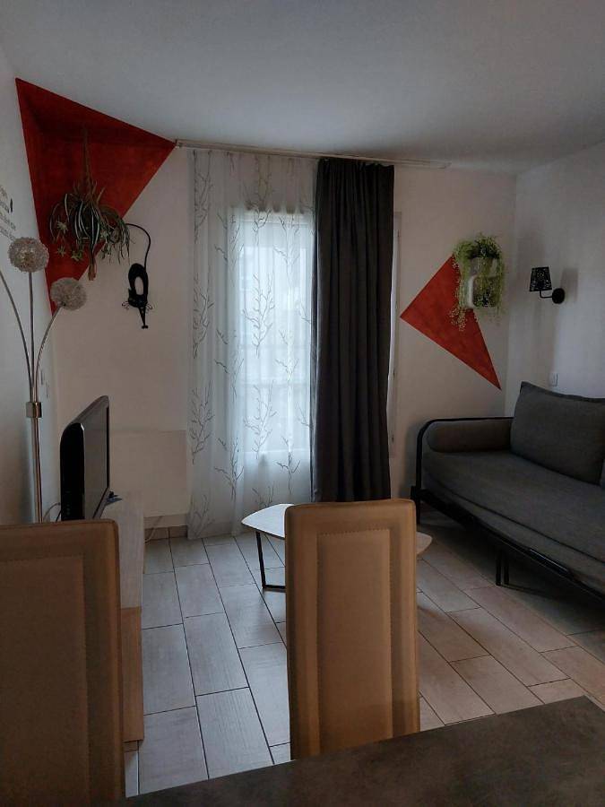 Apartahotel para 4 personas, con terraza y piscina en Torcy