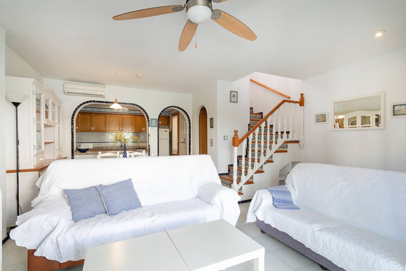 Casa de vacaciones 'Casa en la playa con piscinas E' con piscina compartida in Santa Pola, Costa Blanca