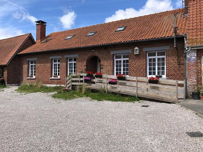 Gîte pour 12 personnes, avec jardin, animaux acceptés à Alembon