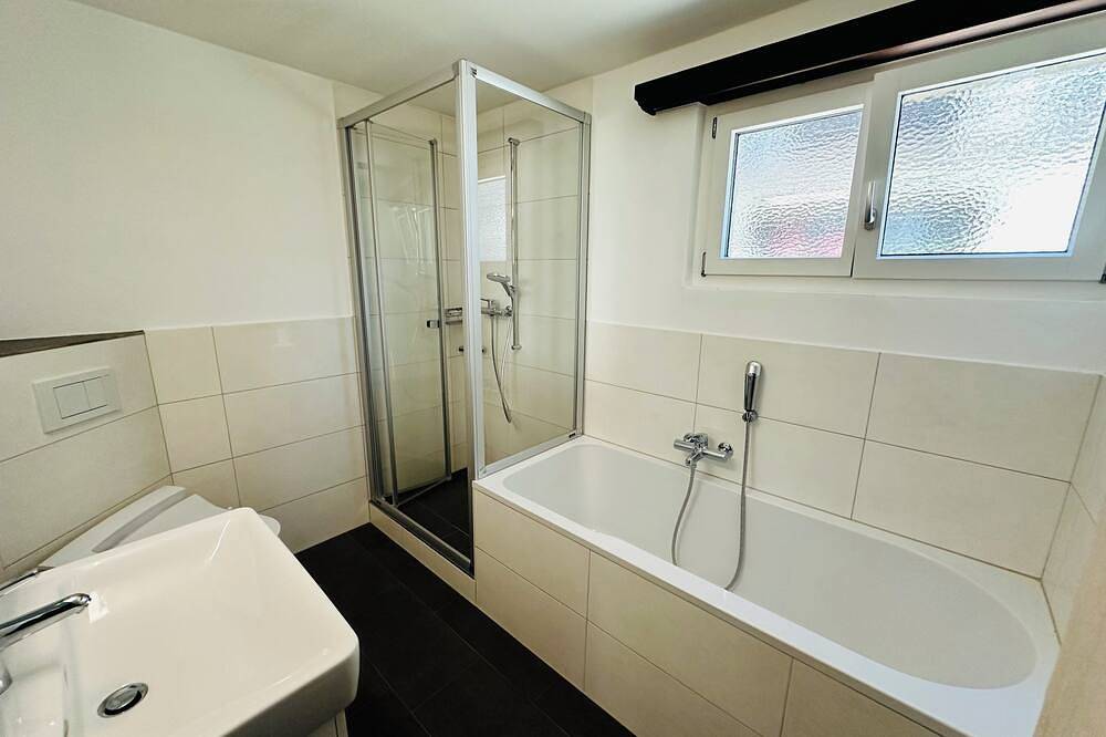 Ganze Wohnung, Charmante 3½-Zimmer-Wohnung im Zentrum von Klosters, Nähe Gotschnabahn in Klosters-Serneus, Plessur Alpen