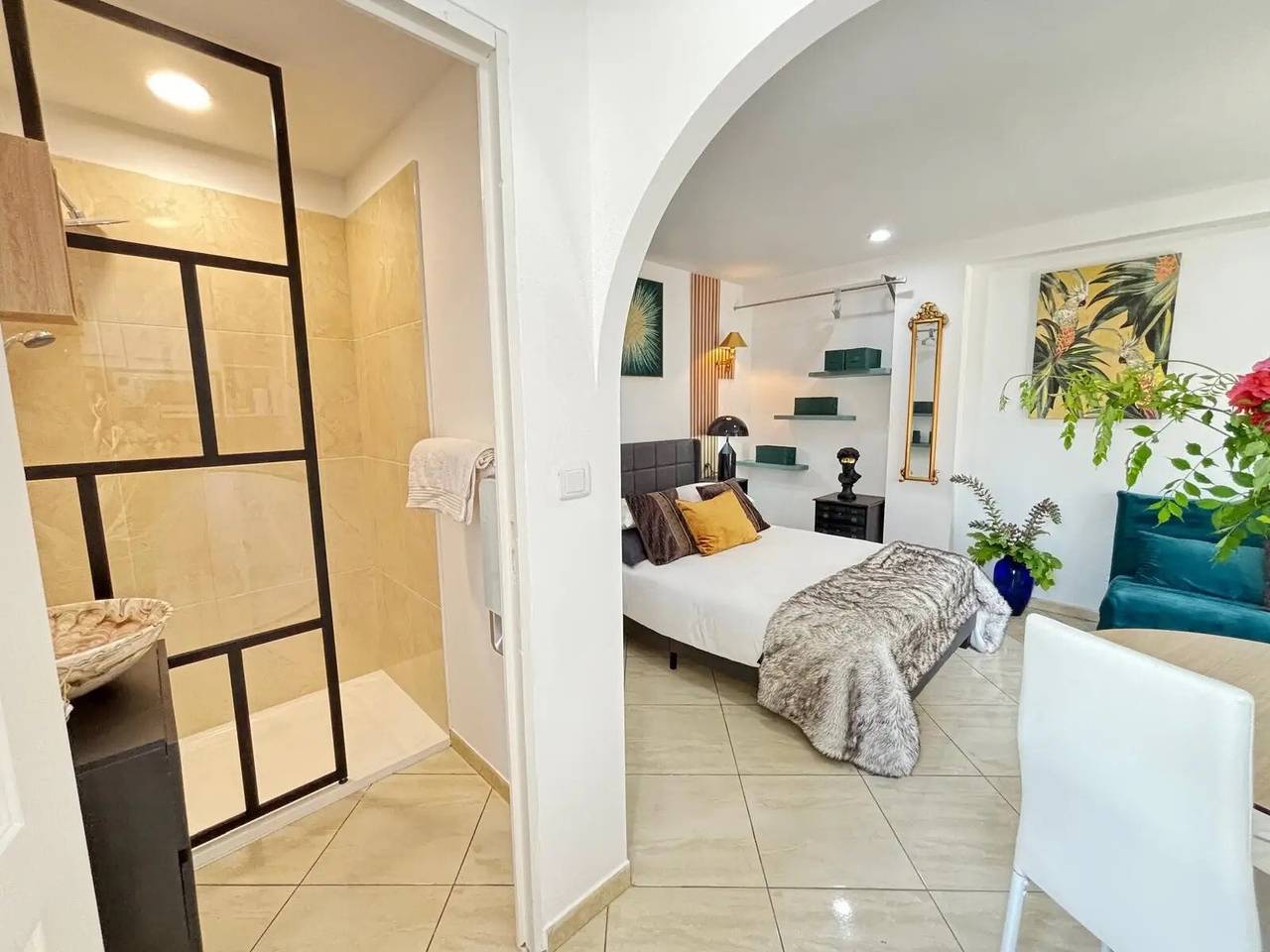 Villa „Caron Riviera“ mit Meerblick, Wlan und Klimaanlage in Le Dramont, Saint-Raphaël