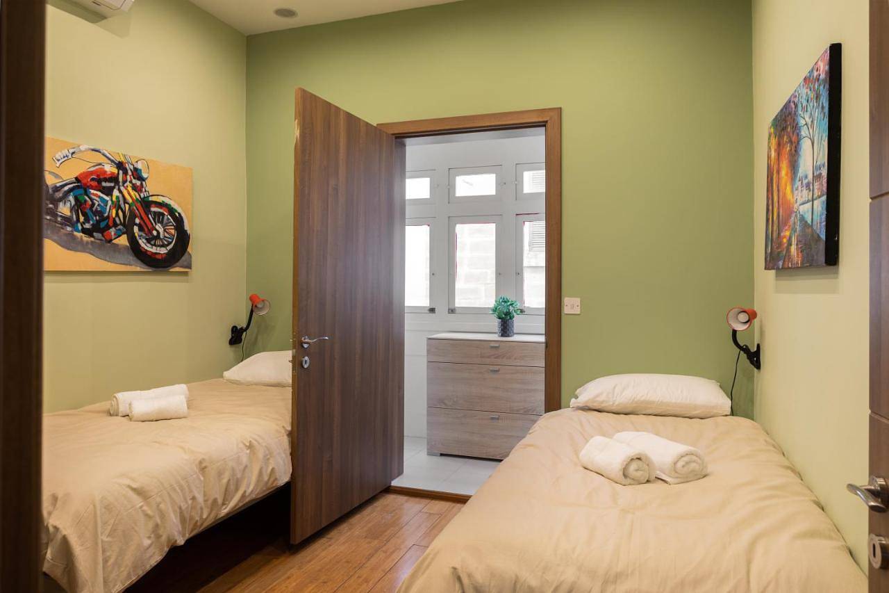 Entire Luxury Sliema Townhouse Steps from Beach in San Giljan, Malta Island