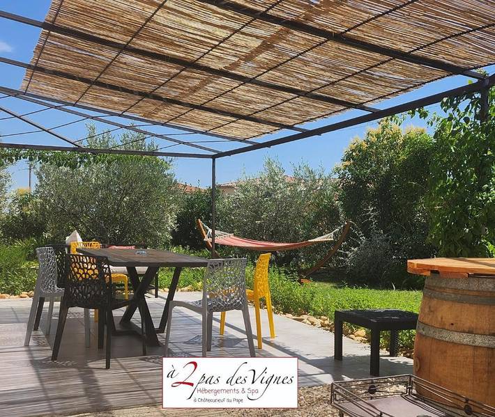 Villa pour 6 personnes, avec Jacuzzi et Terrasse ainsi que Jardin et Piscine