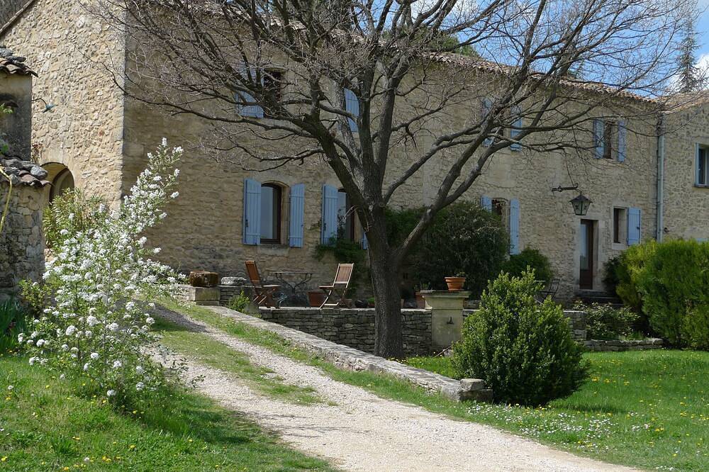 Mas Verbindlich Stein im Herzen des Luberon, Swimmingpool Ansicht, Barbecue in Lacoste, Regionaler Naturpark Luberon