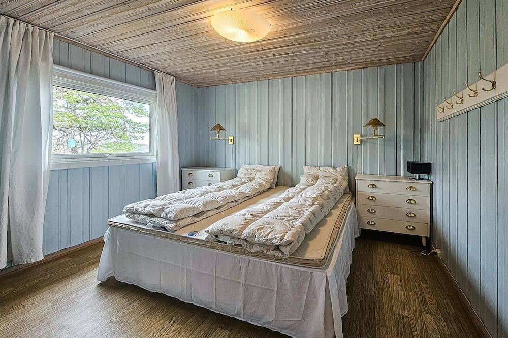Schönes Haus in Tjodalyng mit Küche in Larvik