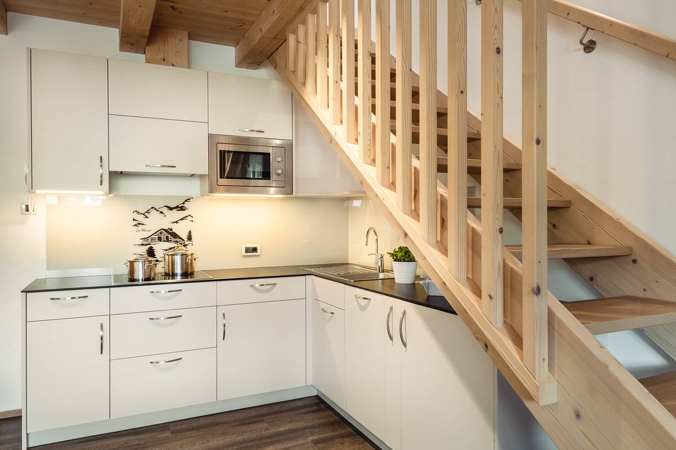 Appartamento intero, Residence Corn - Appartamento Superior "La Majun" Vista Montagna, Jacuzzi, Wi-Fi & Balcone in San Vigilio di Marebbe, Marebbe