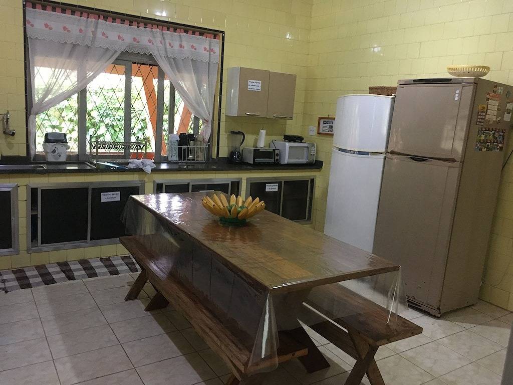 Schöne und angenehme Seite von Guedes mit 3000m2, möbliert, Parkplatz, sicher in Guapimirim, Rio de Janeiro (Bundesstaat)