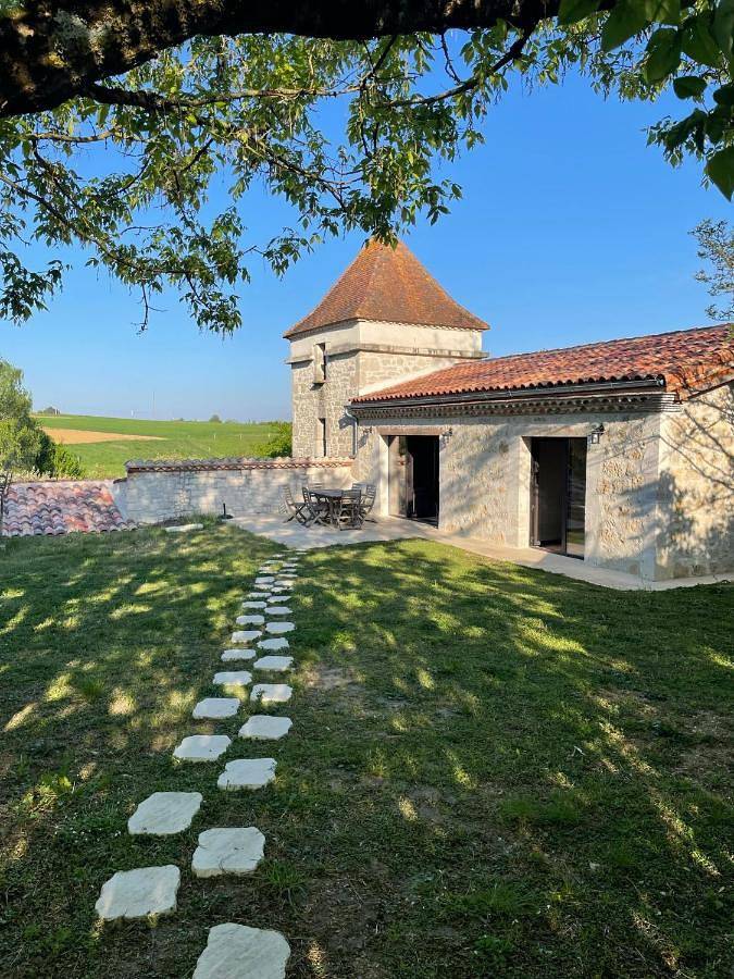 Gîte pour 2 personnes, avec piscine ainsi que vue et jardin à Madaillan - 3