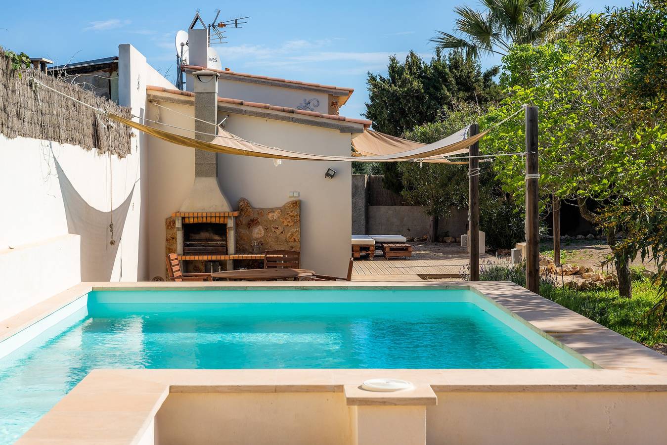 Landhaus 'Finca Es Canyaret' mit Bergblick, Pool und Garten in Capdepera, Mallorca Osten