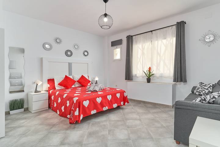 Ganzes Studio, Einzimmerapartment "Nerja Boutique Street Level B2" mit Gemeinschaftspool und Wlan in Nerja Centre, Nerja
