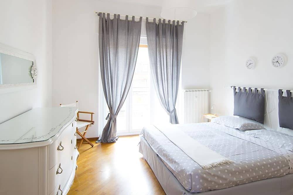 Ganze Wohnung, Biba Ferienhaus + Privatstrand in Omegna, Ortasee