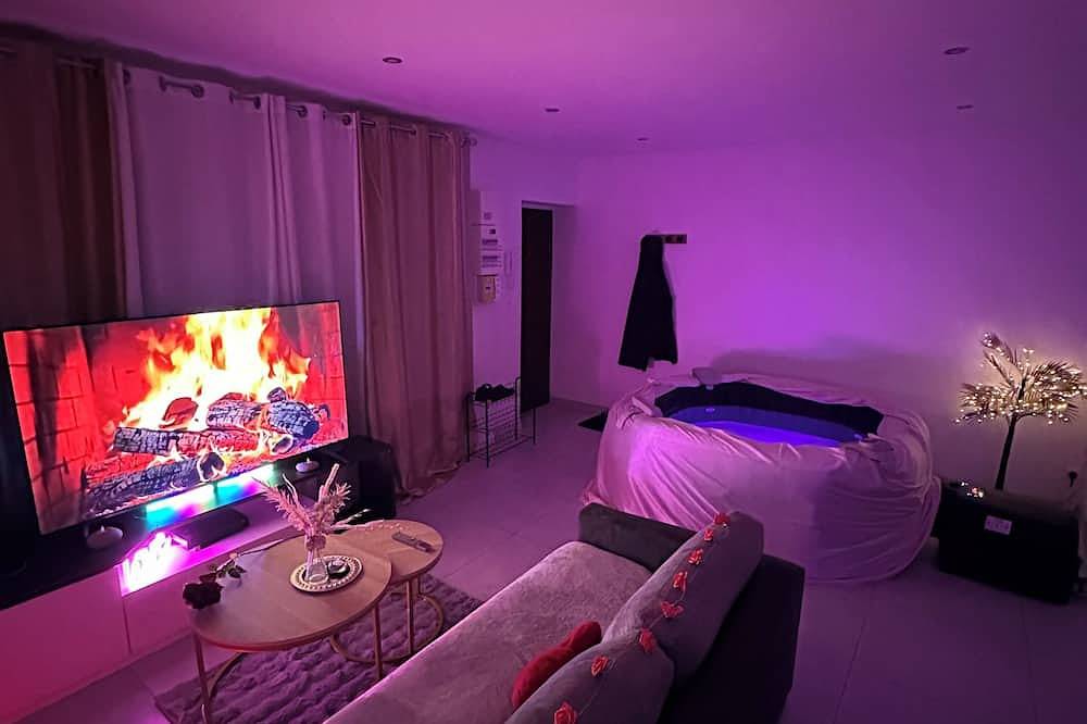 Apartamento entero, Relaxing Jacuzzi and boat Paris on the Seine in Freneuse, Yvelines