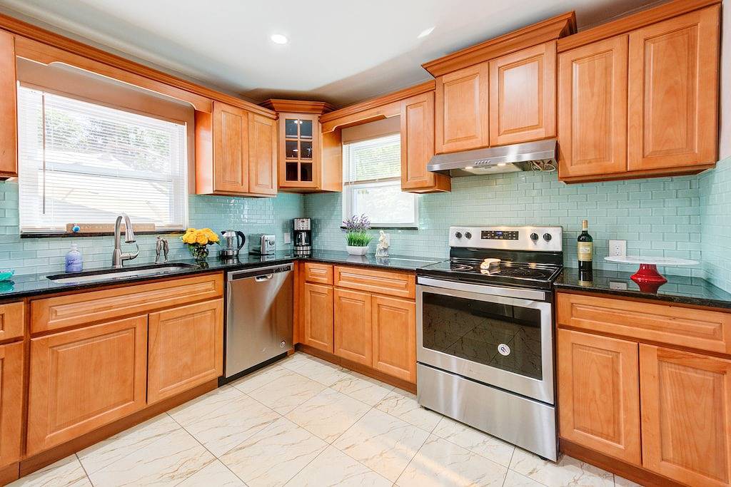 Magic Escape 4 Br Spacious Fully Fenced Backyard with Sauna in West Windsor Township, Mercer County