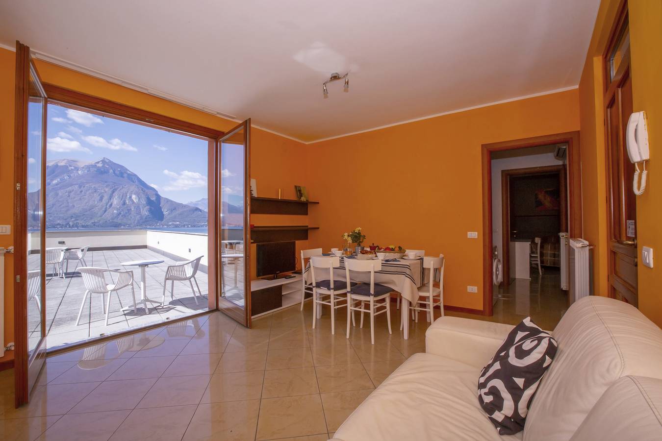 Ganze Wohnung, Fontana Del Lago Apt. 5 in Fiumelatte, Gemeinde Varenna