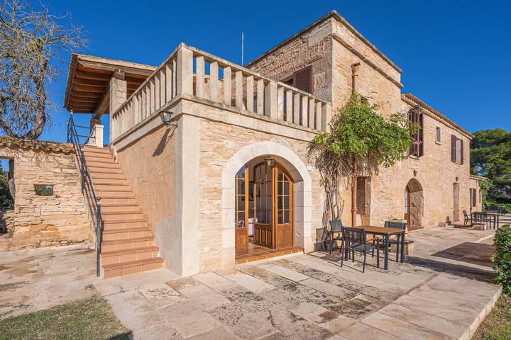 Finca Es Turo de ses Illes mit Pool, WLAN, Terrassen und Garten in Ses Salines, Mallorcas Küste