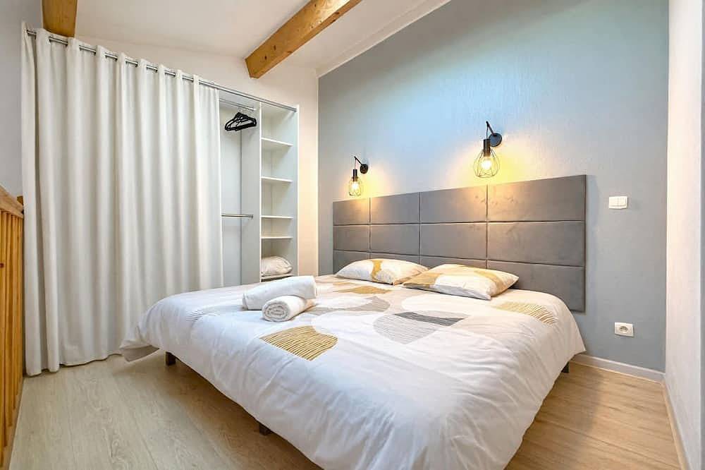 Entire apartment, Escapade à Deux, 2 Guests, Pool & Sunshine in Calvisson, Mediterranean Coast (France)