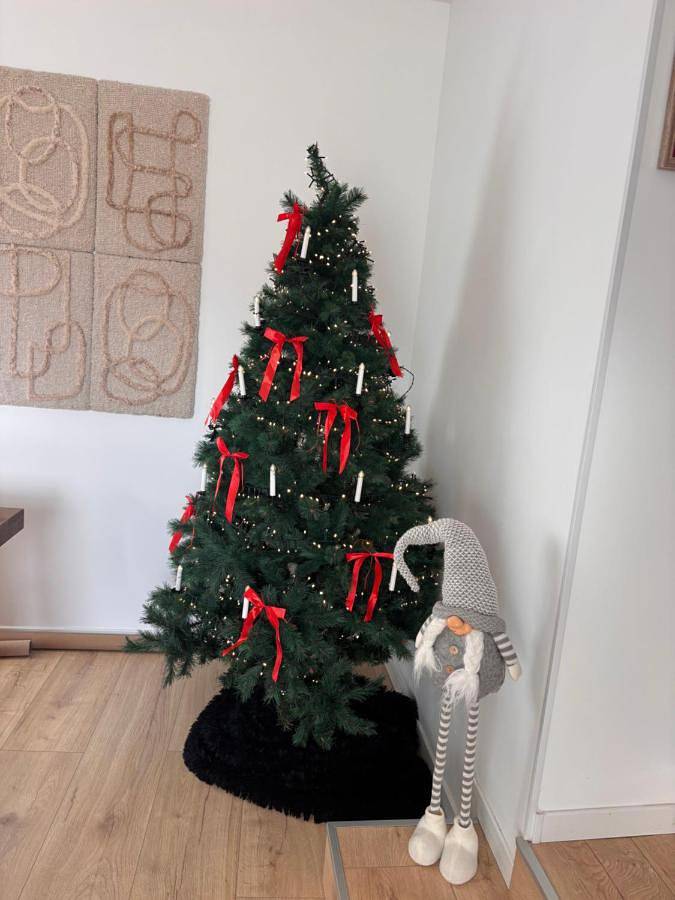 Location de vacances pour 10 personnes, avec terrasse ainsi que piscine et jardin, adapté aux familles à Saint-Martin-des-Champs - 2