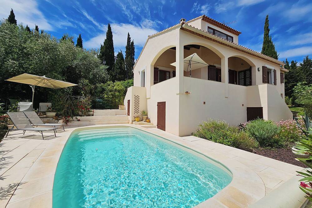 Charmante Villa mit Pool und schöner Aussicht in Montouliers, Mittelmeerküste (Frankreich)